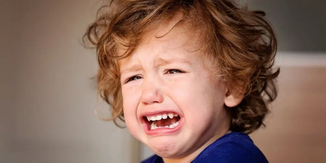 10 Phrases que vous devriez arrêter de dire à votre enfant (et quoi dire à la place)-min
