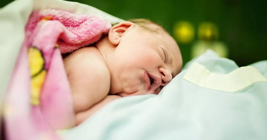 20 prénoms courts et frais en 2022 pour une petite fille-min 20 prénoms courts et frais en 2022 pour une petite fille-min