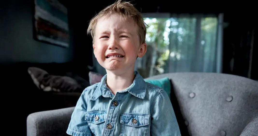 Quels sont les problèmes auxquels un enfant est confronté à cause d'un parent toxique-min (1) Quels sont les problèmes auxquels un enfant est confronté à cause d'un parent toxique-min (1)