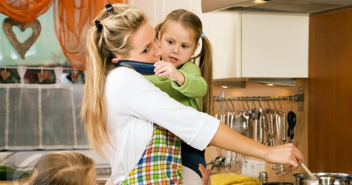 5 choses que les papas doivent arrêter de dire aux mères au foyer-min