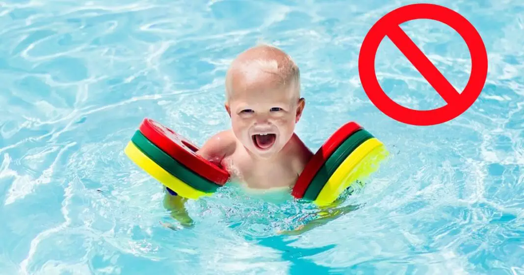 4 choses à ne surtout pas faire avec ses enfants à la piscine-min 4 choses à ne surtout pas faire avec ses enfants à la piscine-min