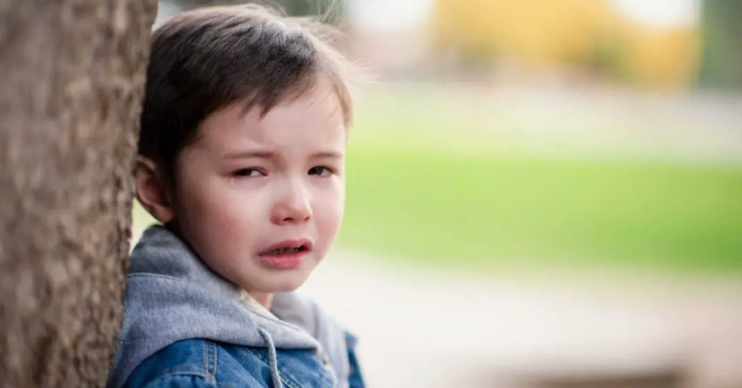 Voici 10 choses qu'un enfant ne pardonnera jamais à ses parents-min Voici 10 choses qu'un enfant ne pardonnera jamais à ses parents-min