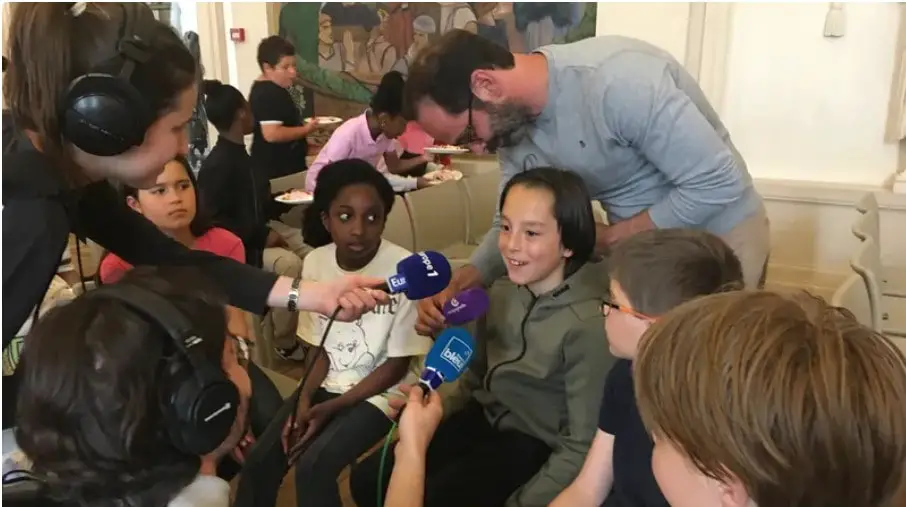 Cet élève est d'accord pour porter l'uniforme, mais est bien content qu'il ne comprenne pas de pantalon imposé-min