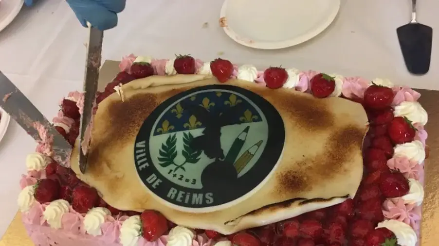 embleme sur gateau -min