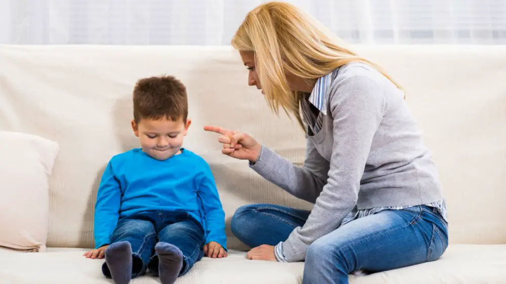 enfant-gronde-maman-min