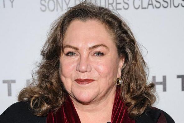 kathleen-turner-min