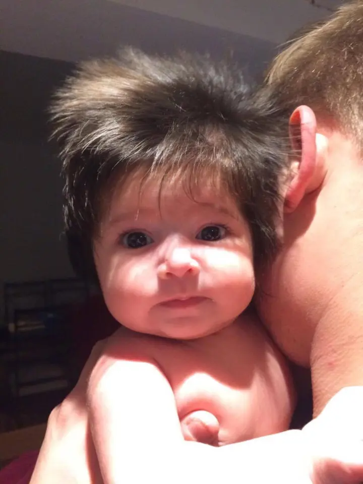 baby avec beau cheveau 2
