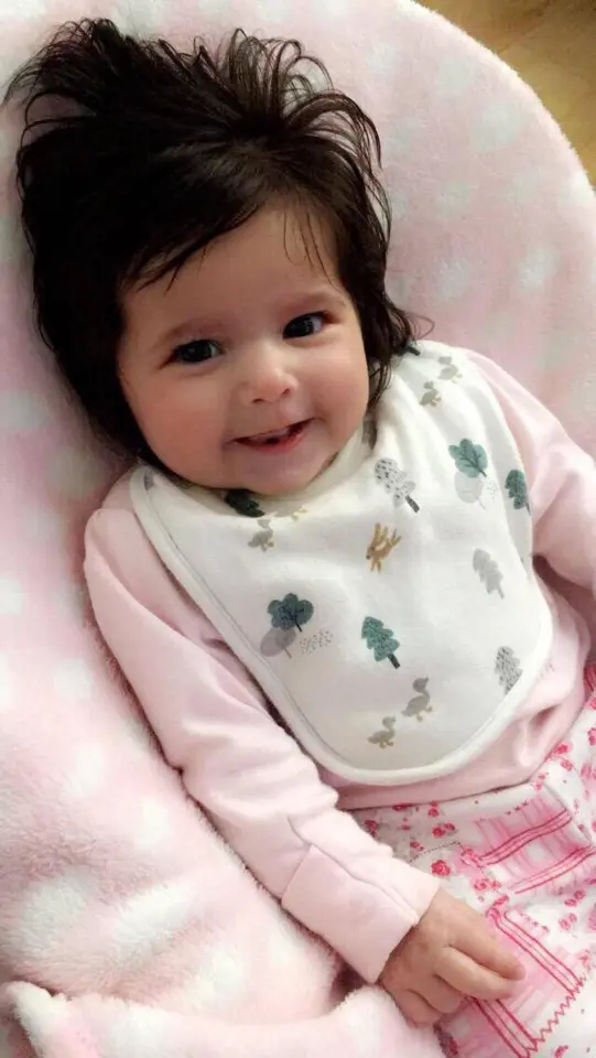 baby avec beau cheveau 3