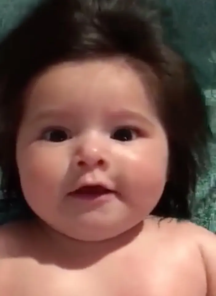 baby avec beau cheveau 5
