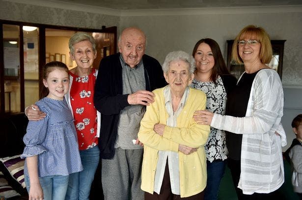 mere-agee-de-98-ans_5-1