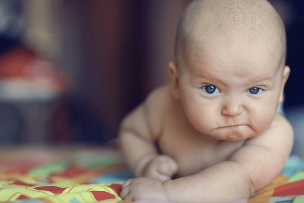 bébé faché