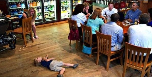 famille avec un enfant-min