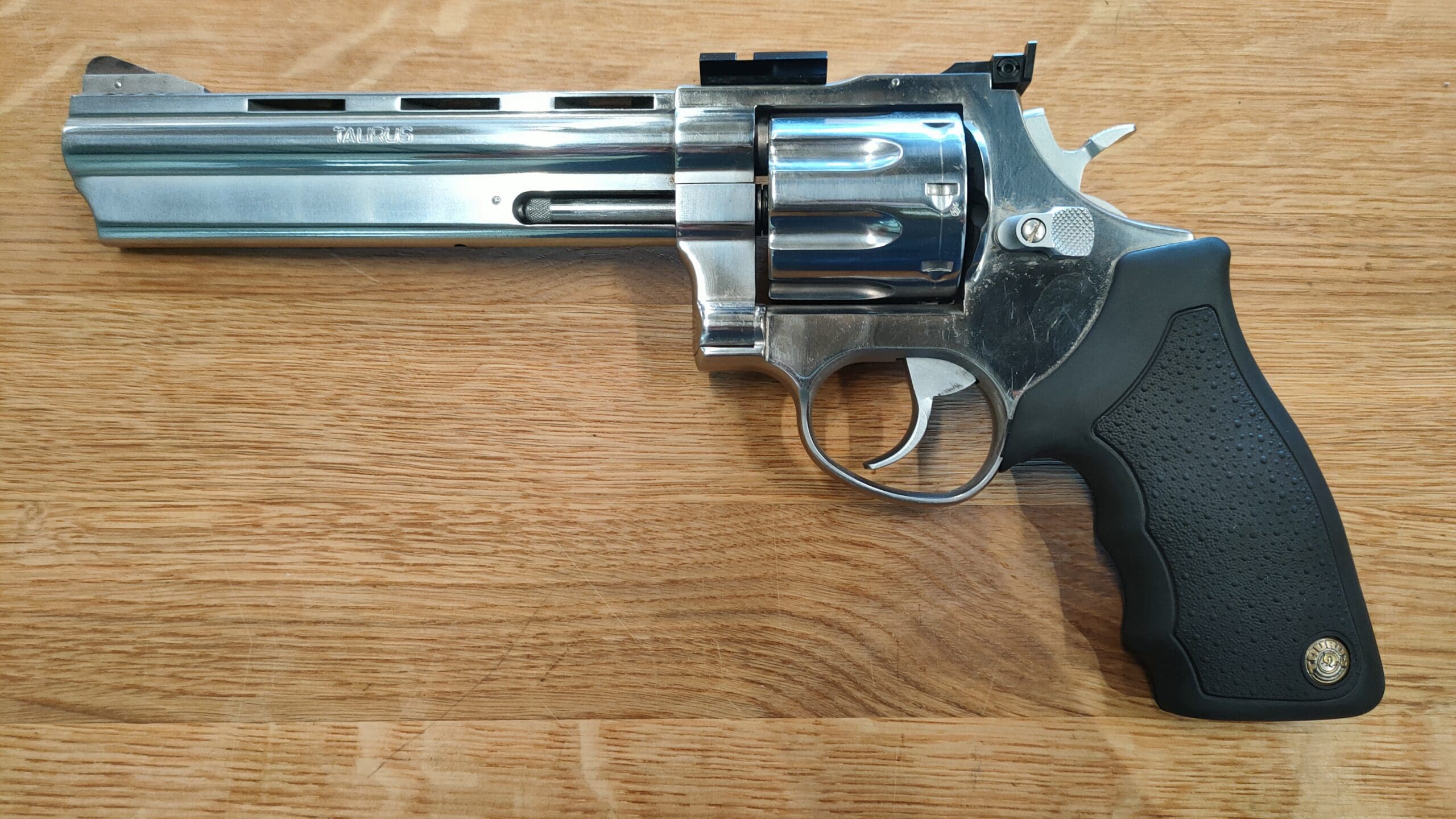 revolver-min