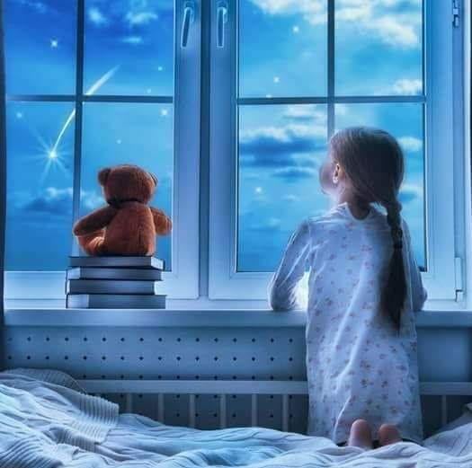 une fille et un doudou-min