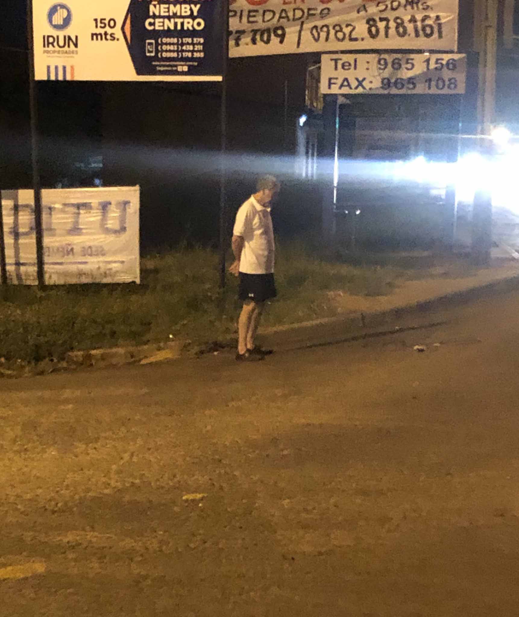 Felix-Cardenas-qui-attend-sa-fille-min