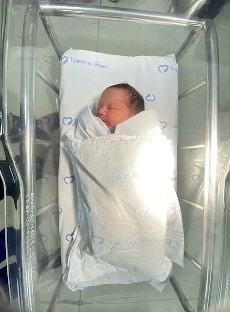 bébé dans hopital-min