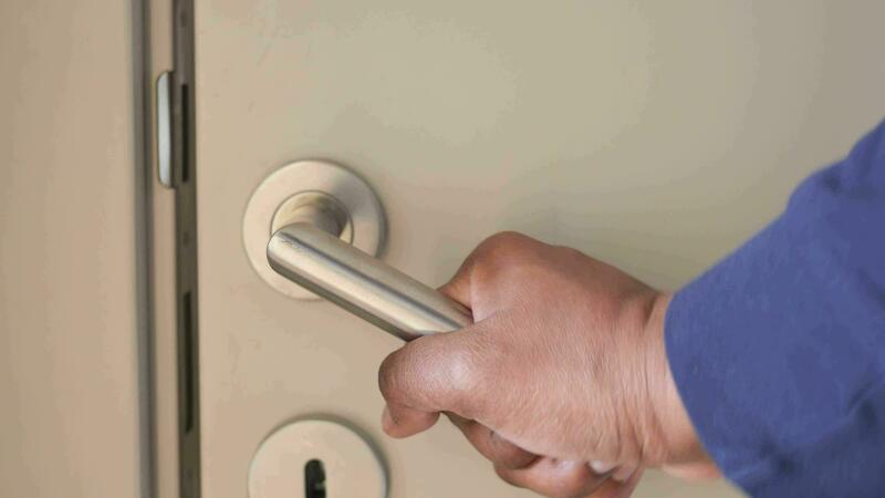 ouvrir porte main-min