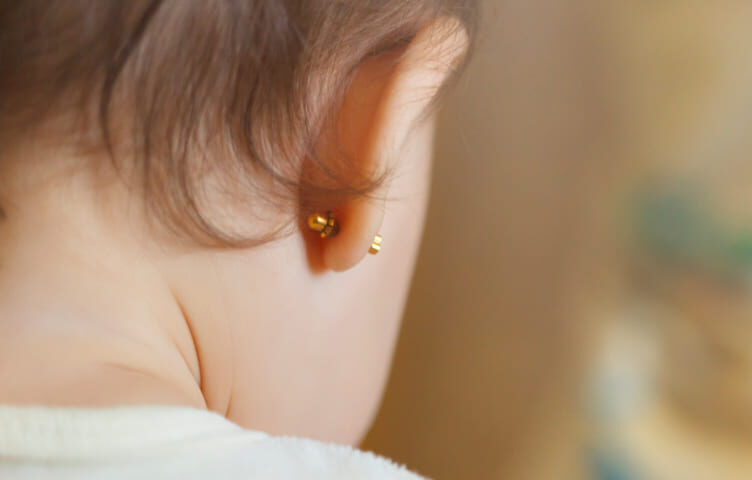 Piercing d’un bébé -min