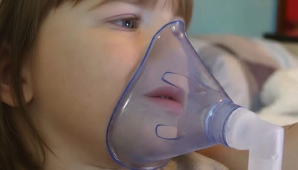 fille manque d'oxygene-min