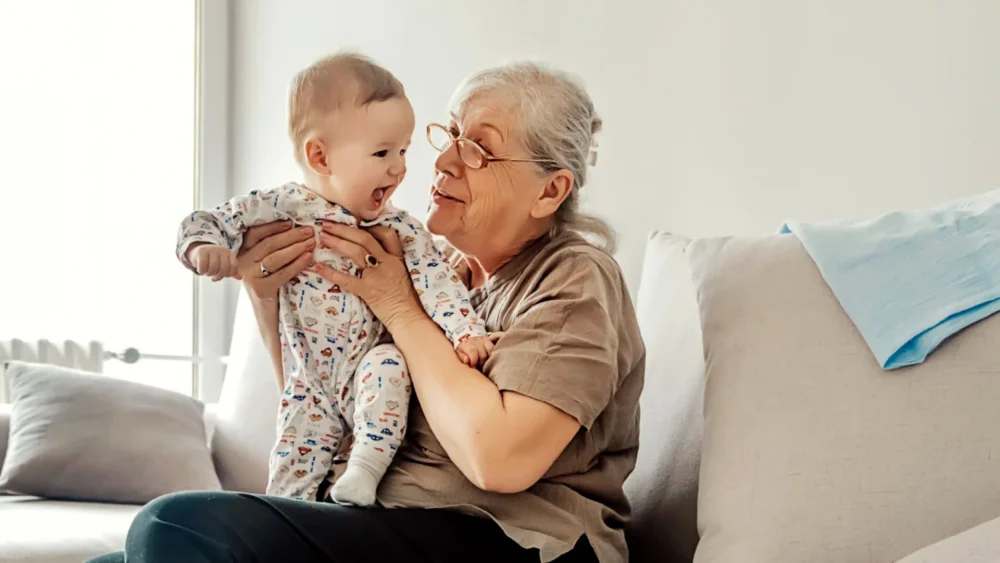 grands parents et bébé filles