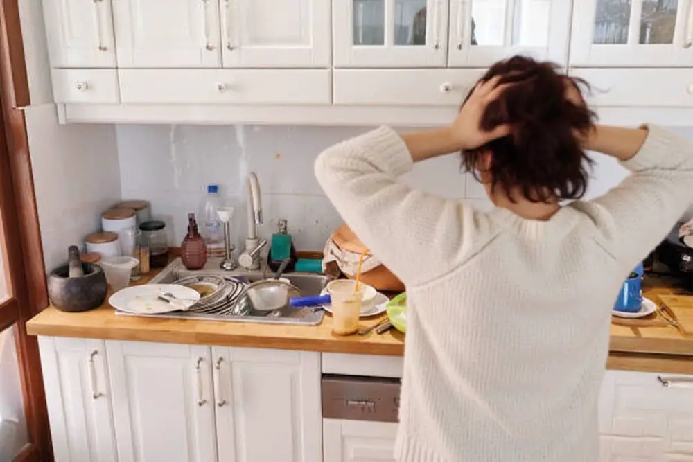 femme stressé cuisine-min
