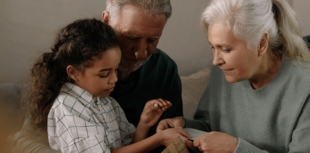 grand parent et ses petits enfants