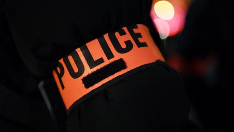 POLICE-min