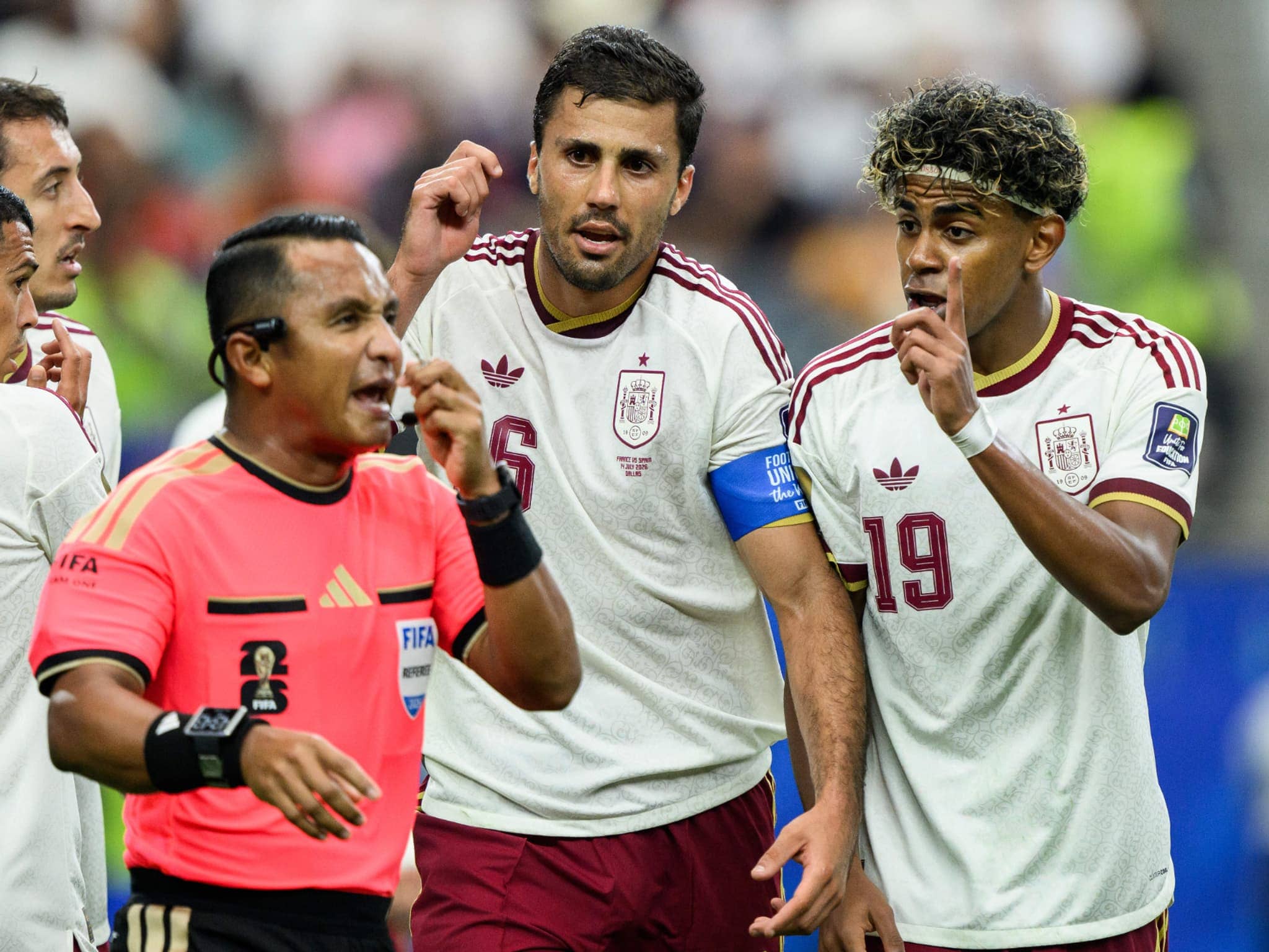 france espagne arbitre-min